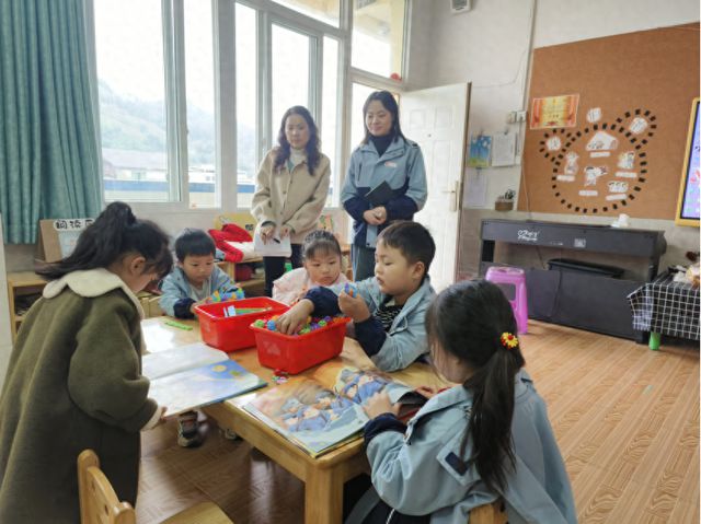 安县师培中心2024年秋期第一次业务指导AG真人国际网站红桥镇中心幼儿园迎接江(图3)