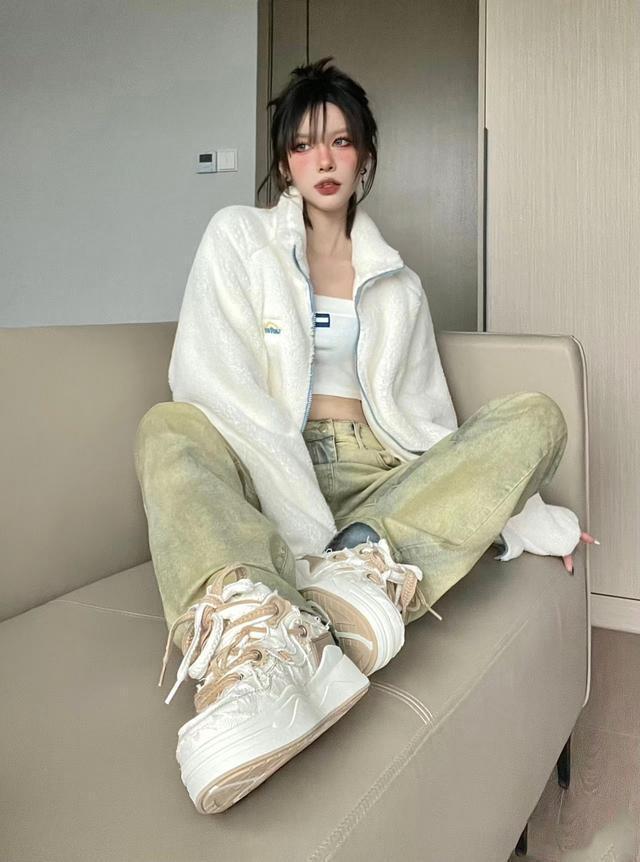 攻略：让你轻松穿出时尚与格调AG真人平台app面包鞋搭配(图1)