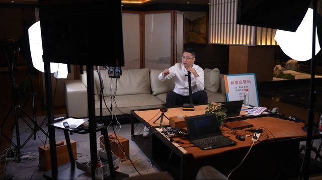 品牌这家温州老鞋厂店播突围AG真人从外贸